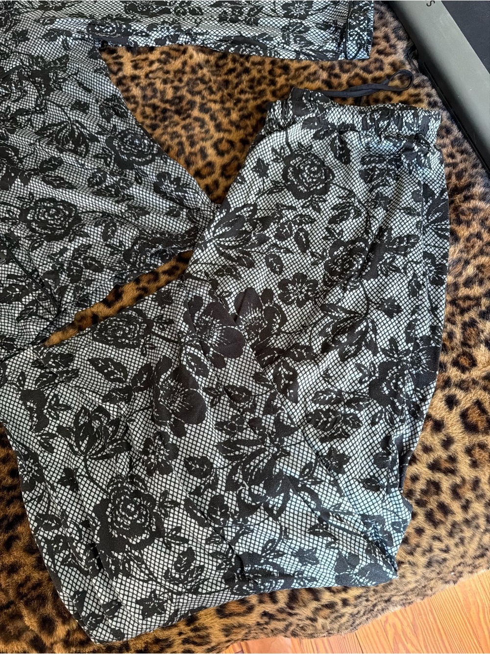Tahari Sleepwear Floral Pajama Set Button Up Wide Leg - Picture 8 of 8
